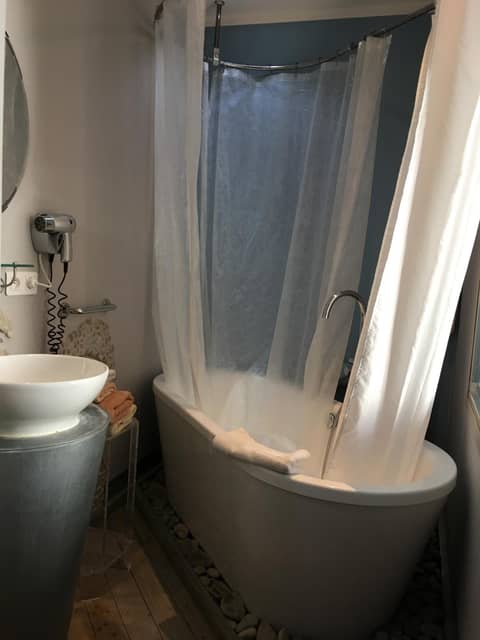 Intérieurs-Cour — bathroom