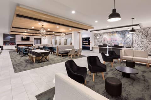 La Quinta Inn & Suites by Wyndham Austin Parmer Tech Ridge — photo 3