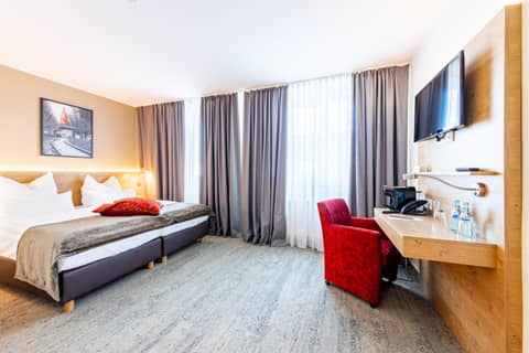 Maingau Hotel — hotel room