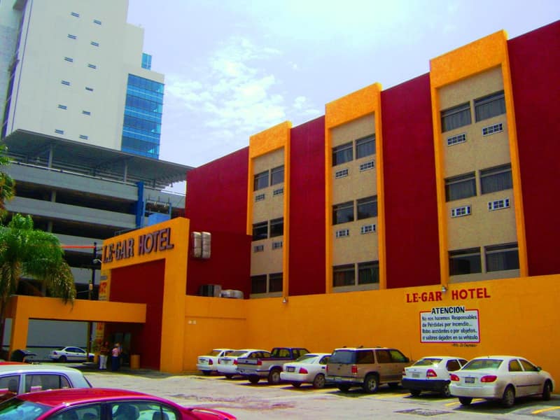Hotel Le-Gar — building