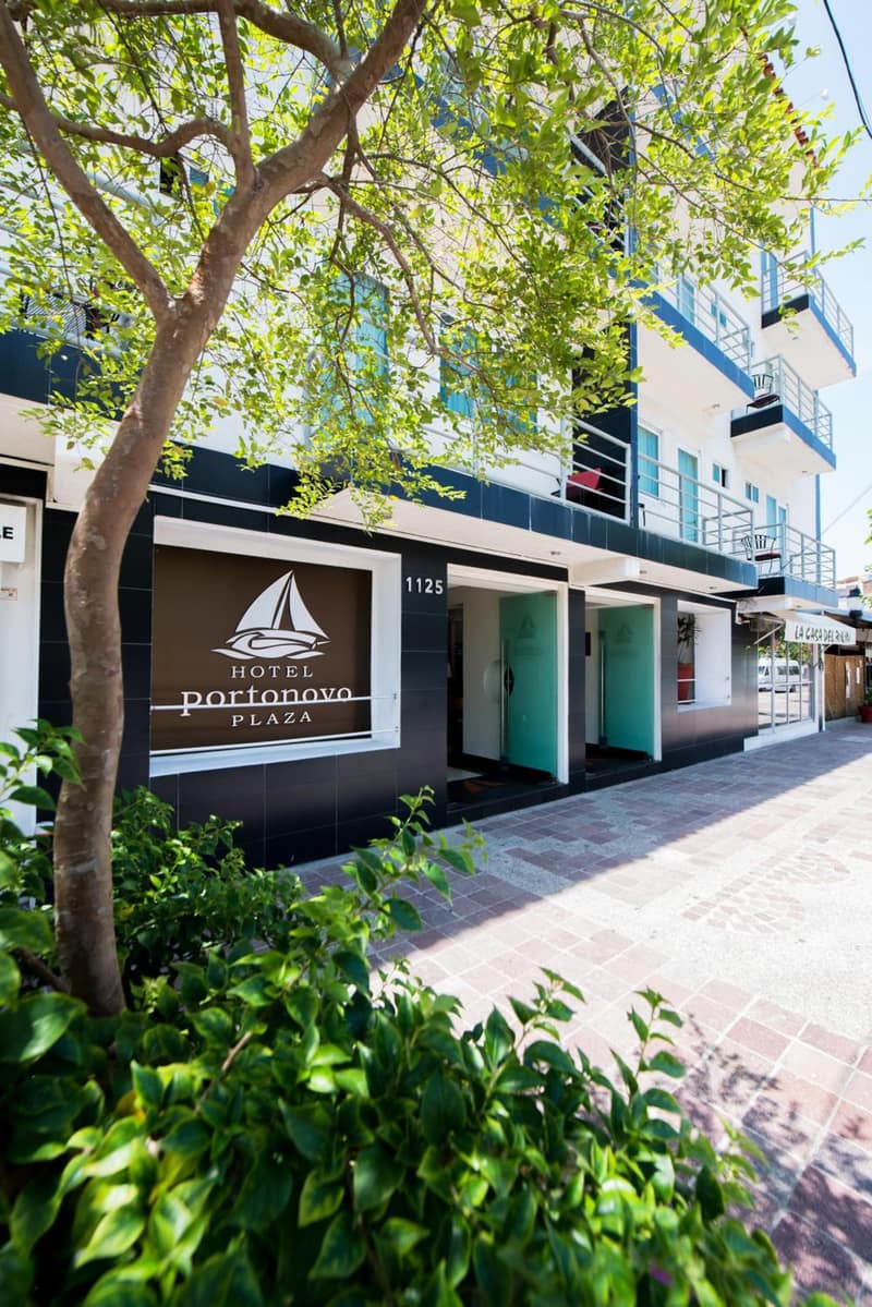 Hotel Portonovo Plaza Malecon — building
