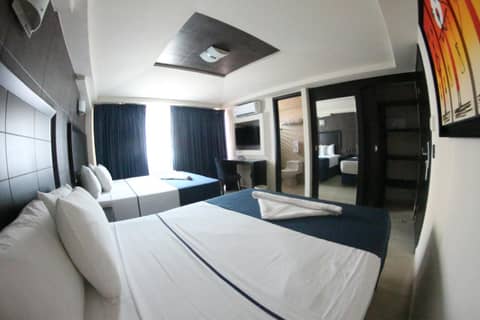 Hotel Portonovo Plaza Malecon — hotel room