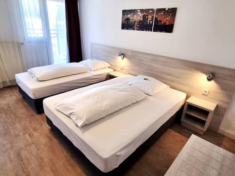 Adler Hotel Frankfurt — hotel room
