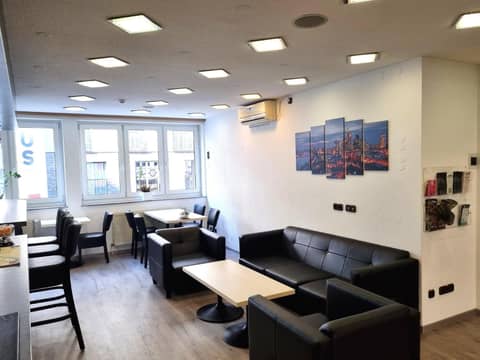 Adler Hotel Frankfurt — lounge