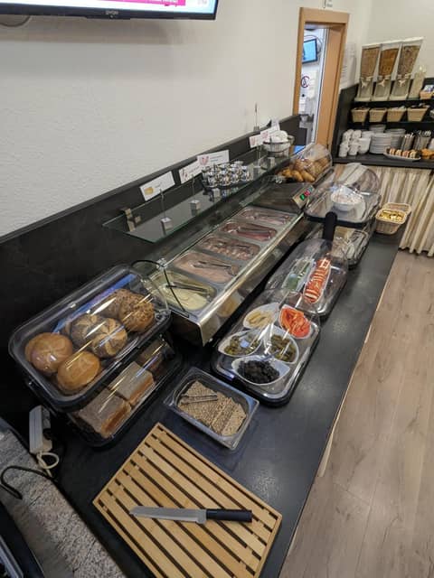 Adler Hotel Frankfurt — dining