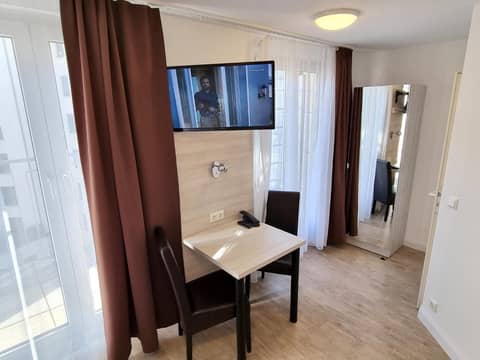 Adler Hotel Frankfurt — hotel room
