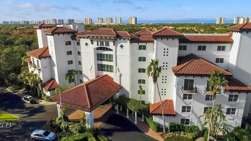 Inn at Pelican Bay — building