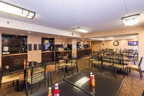 Ramada by Wyndham Plymouth Hotel & Conference Center — photo 2