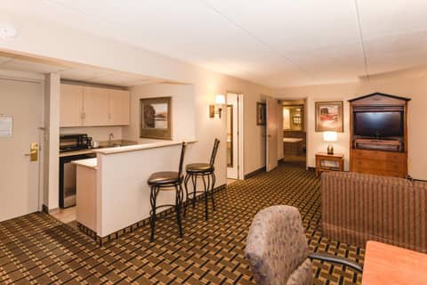 Ramada by Wyndham Plymouth Hotel & Conference Center — photo 4