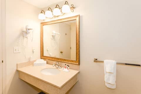 Ramada by Wyndham Plymouth Hotel & Conference Center — photo 6