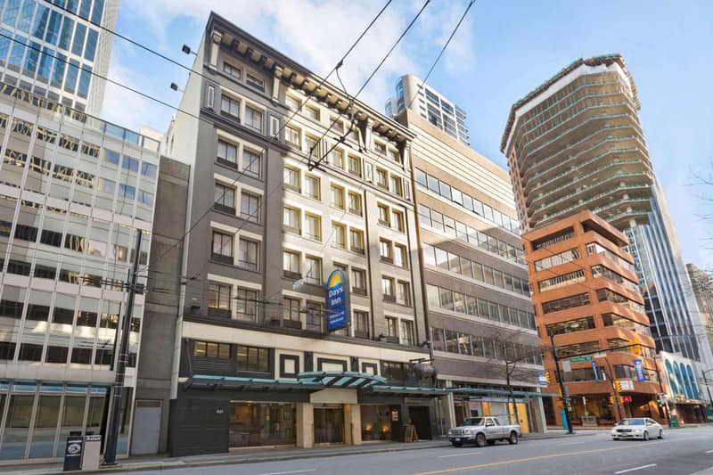 Days Inn by Wyndham Vancouver Downtown — building