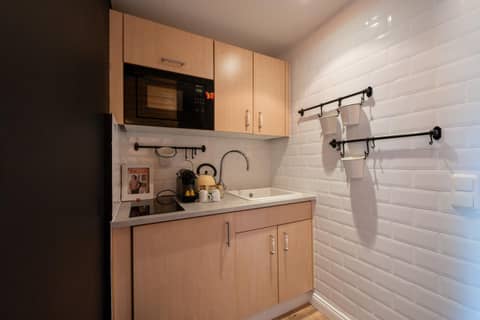 Hotel Medo Köln — kitchen