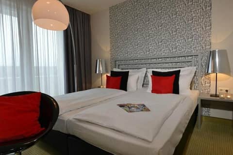 Hotel Medo Köln — hotel room
