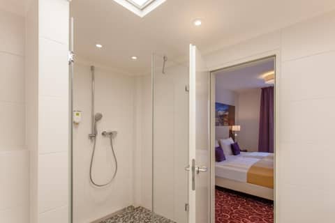 The Domicil Hotel Frankfurt City — bathroom