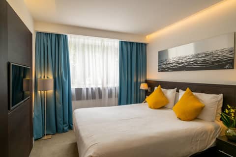 Pelican London Hotel and Residence — hotel room