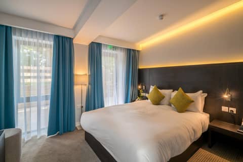 Pelican London Hotel and Residence — hotel room