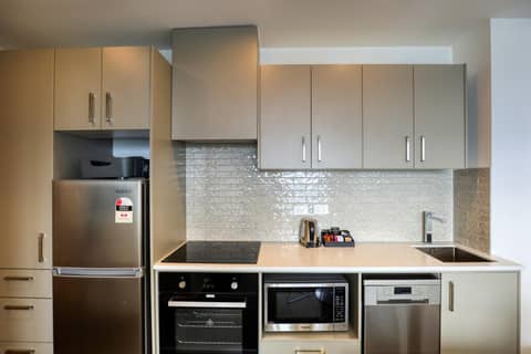Ramada Suites By Wyndham Victoria Street West — photo 9