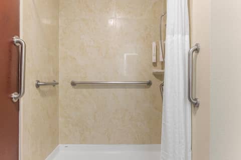Clarion Pointe Savannah Gateway I-95 — photo 4