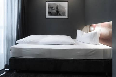 Hotel am Augustinerplatz — bedroom