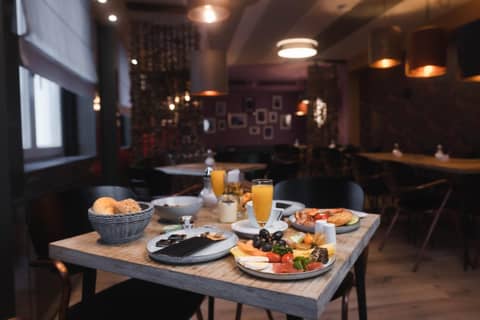 Hotel am Augustinerplatz — dining