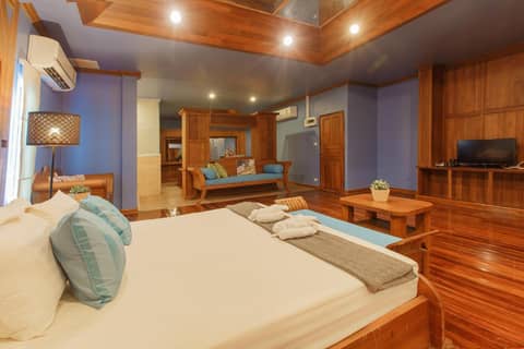 S48 Hotel — hotel room