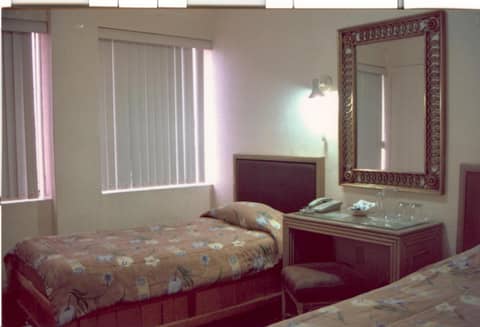 Hotel 5a Avenida — hotel room