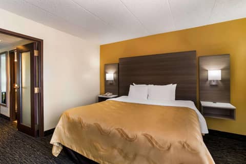 Quality Suites Milwaukee Airport — photo 3