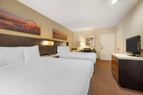 Best Western Royal Palace Inn & Suites — hotel room