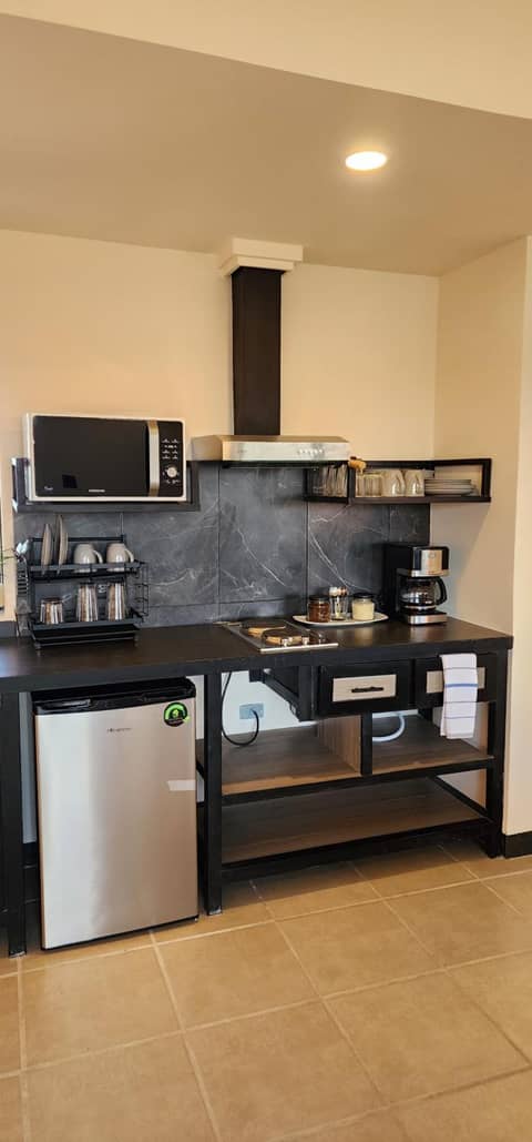 SUITES LOMBOY & PLAZA — kitchen