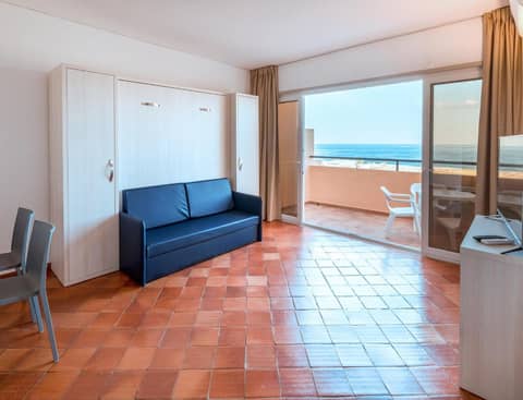 Meia Praia Lagos - Beach Club Apartments — hotel room
