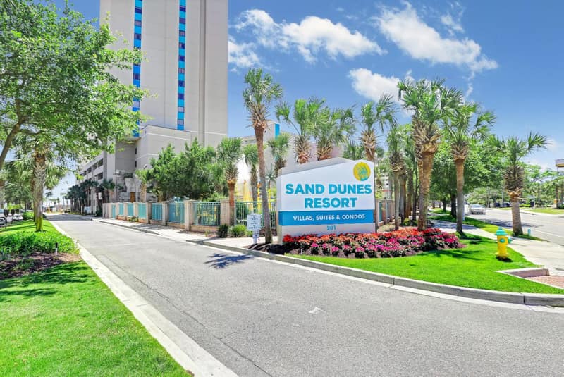 Sand Dunes Resort and Suites — building