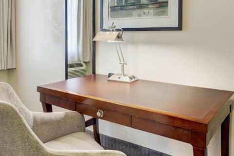 Best Western Plus Downtown Inn & Suites — photo 3