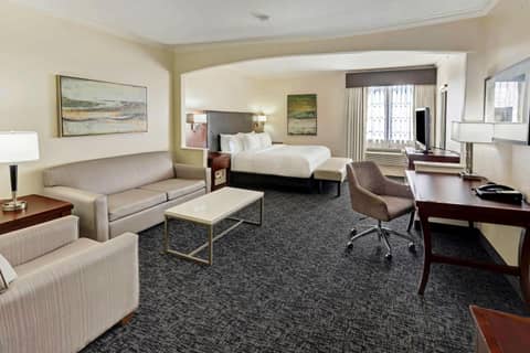 Best Western Plus Downtown Inn & Suites — hotel room