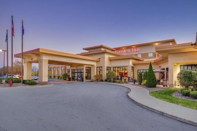 Hilton Garden Inn Milwaukee Airport — building