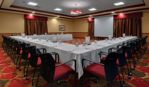 Hilton Garden Inn Milwaukee Airport — photo 2
