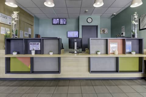 B&B HOTEL Marseille Vélodrome Prado — recepcion & lobby