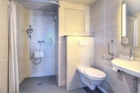 B&B HOTEL Marseille Vélodrome Prado — bathroom