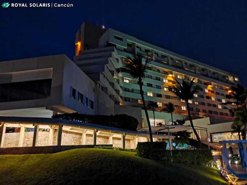 Royal Solaris Cancun - All Inclusive — building