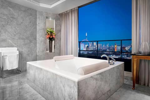 The Park Tower Knightsbridge, a Luxury Collection Hotel, London — bathroom