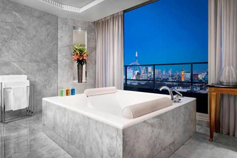 The Park Tower Knightsbridge, a Luxury Collection Hotel, London — bathroom
