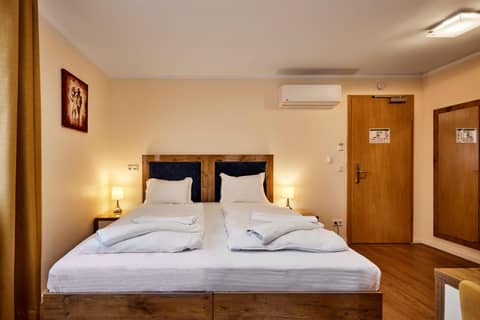 Hotel Isha — hotel room