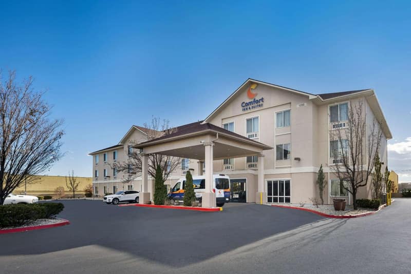 Comfort Inn & Suites Airport Convention Center — building
