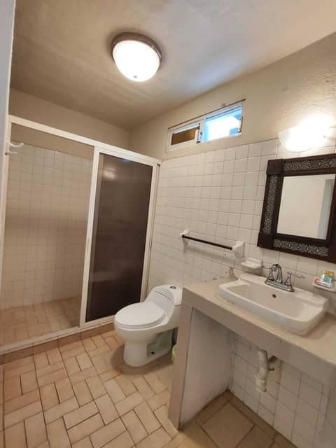Hotel Hortencia — bathroom
