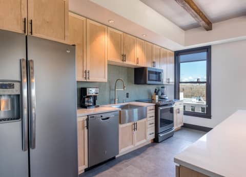 WorldMark Portland Waterfront Park — kitchen