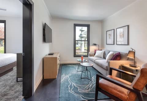 WorldMark Portland Waterfront Park — hotel room