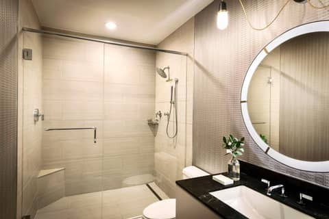 Kimpton Hotel Monaco Denver by IHG — bathroom