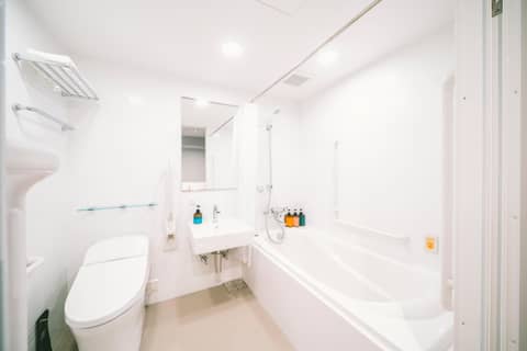 LANDABOUT TOKYO — bathroom