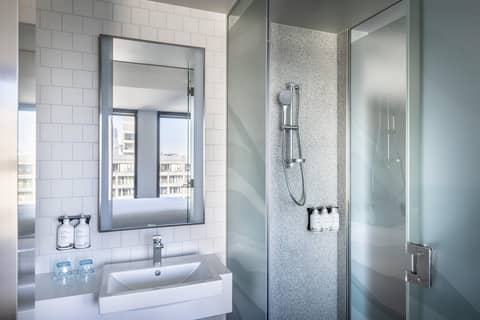 Holiday Inn Express Auckland City Centre by IHG — photo 6