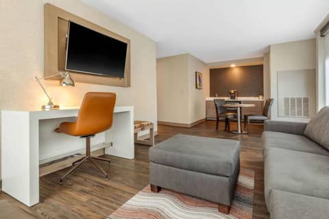 Cambria Hotel Milwaukee Downtown — photo 2