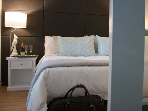 Haven on the Park — hotel room